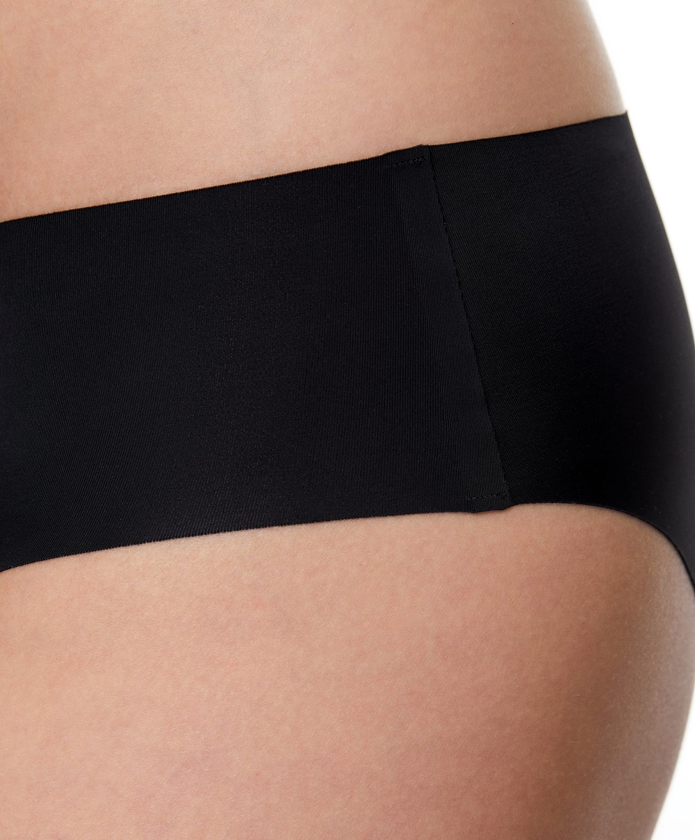 Oysho Laser-cut Invisible Classic Briefs Fekete | IJMRND-543