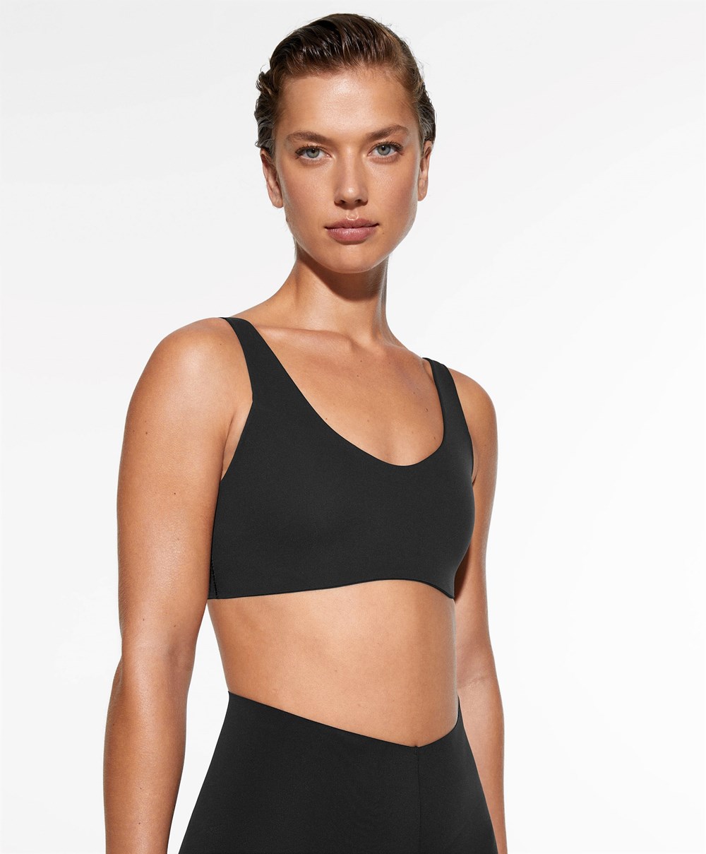 Oysho Light Touch Medium-support Sports Bra Fekete | PKTHOB-358