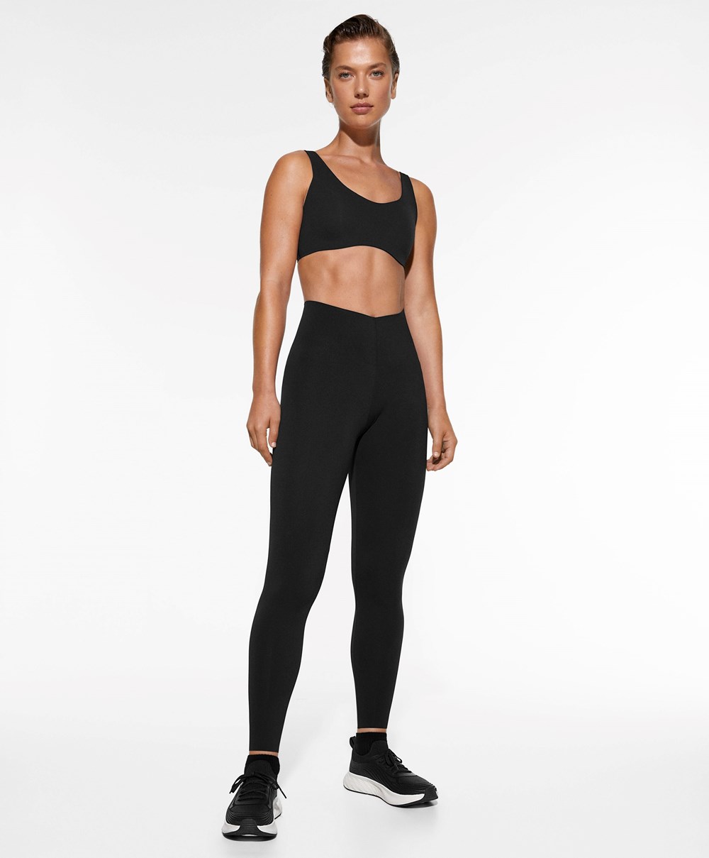 Oysho Light Touch Medium-support Sports Bra Fekete | PKTHOB-358