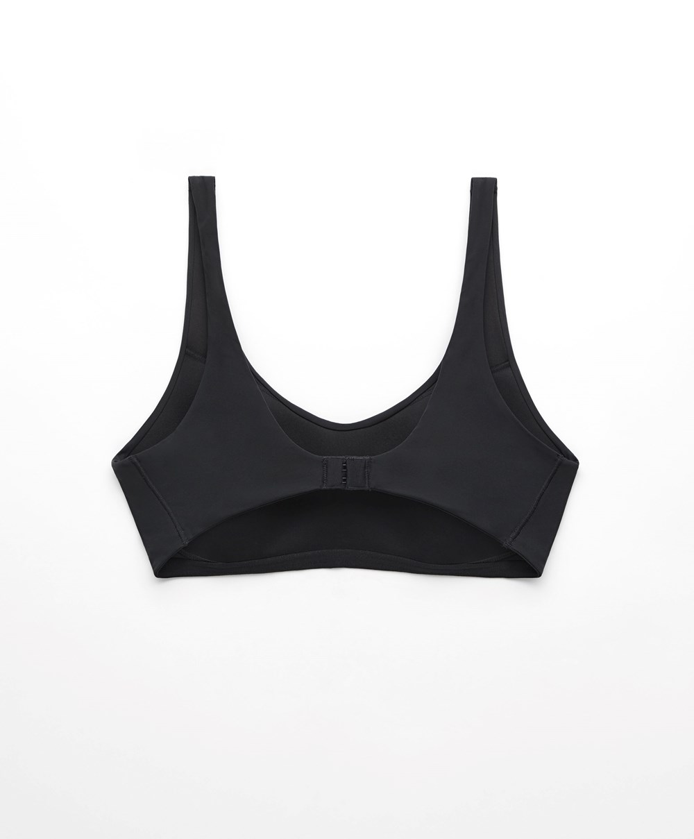 Oysho Light Touch Medium-support Sports Bra Fekete | PKTHOB-358