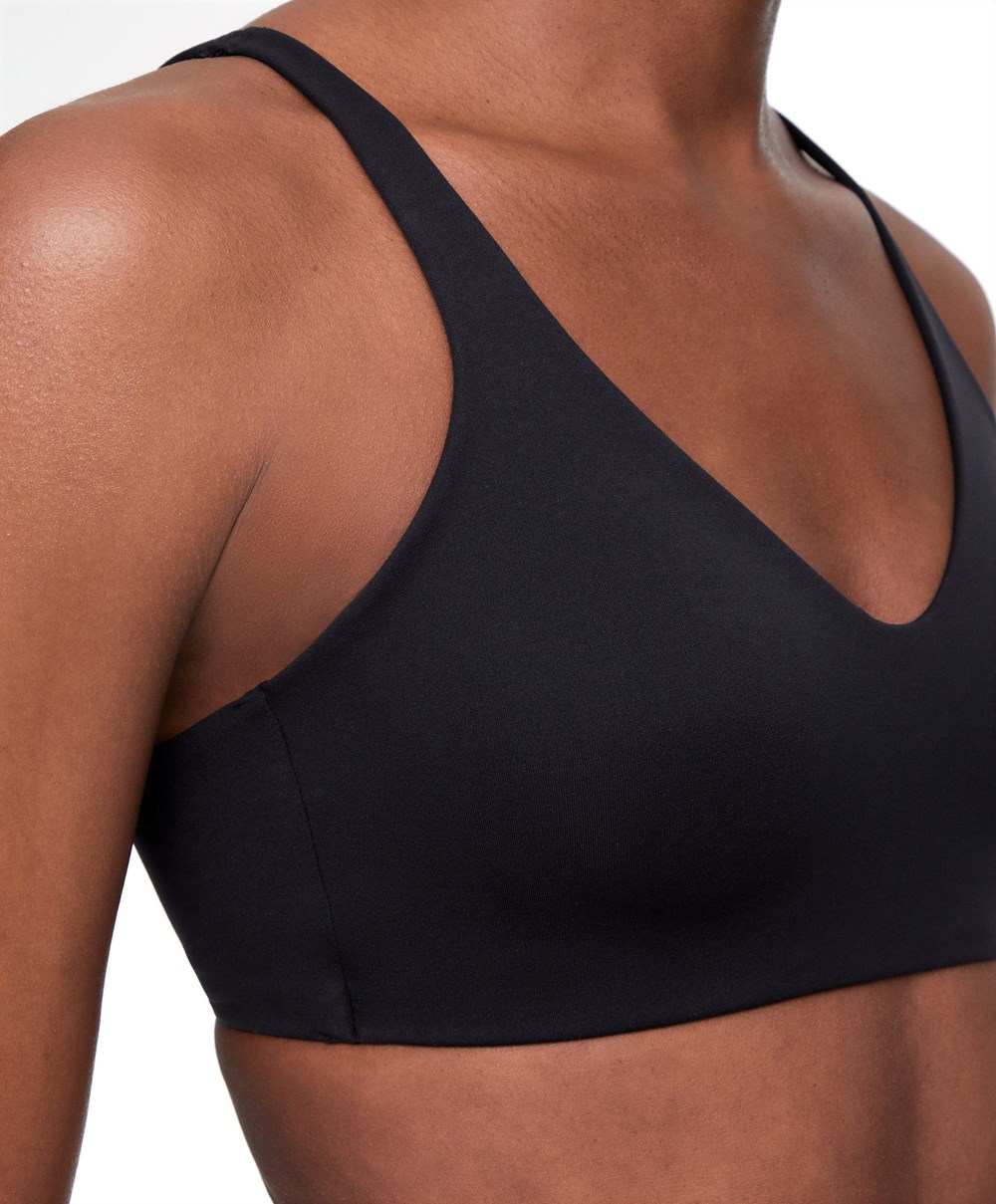 Oysho Light-support Sports Bra Fekete | LWATEX-578