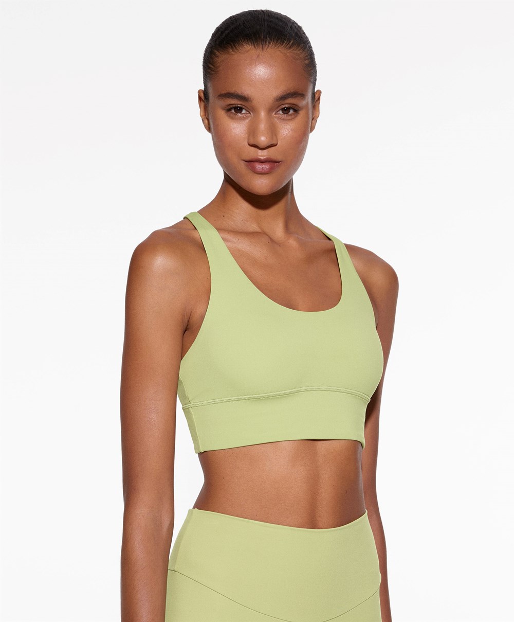 Oysho Medium-support Sports Bra With Cups Zöld | WOTSJC-791