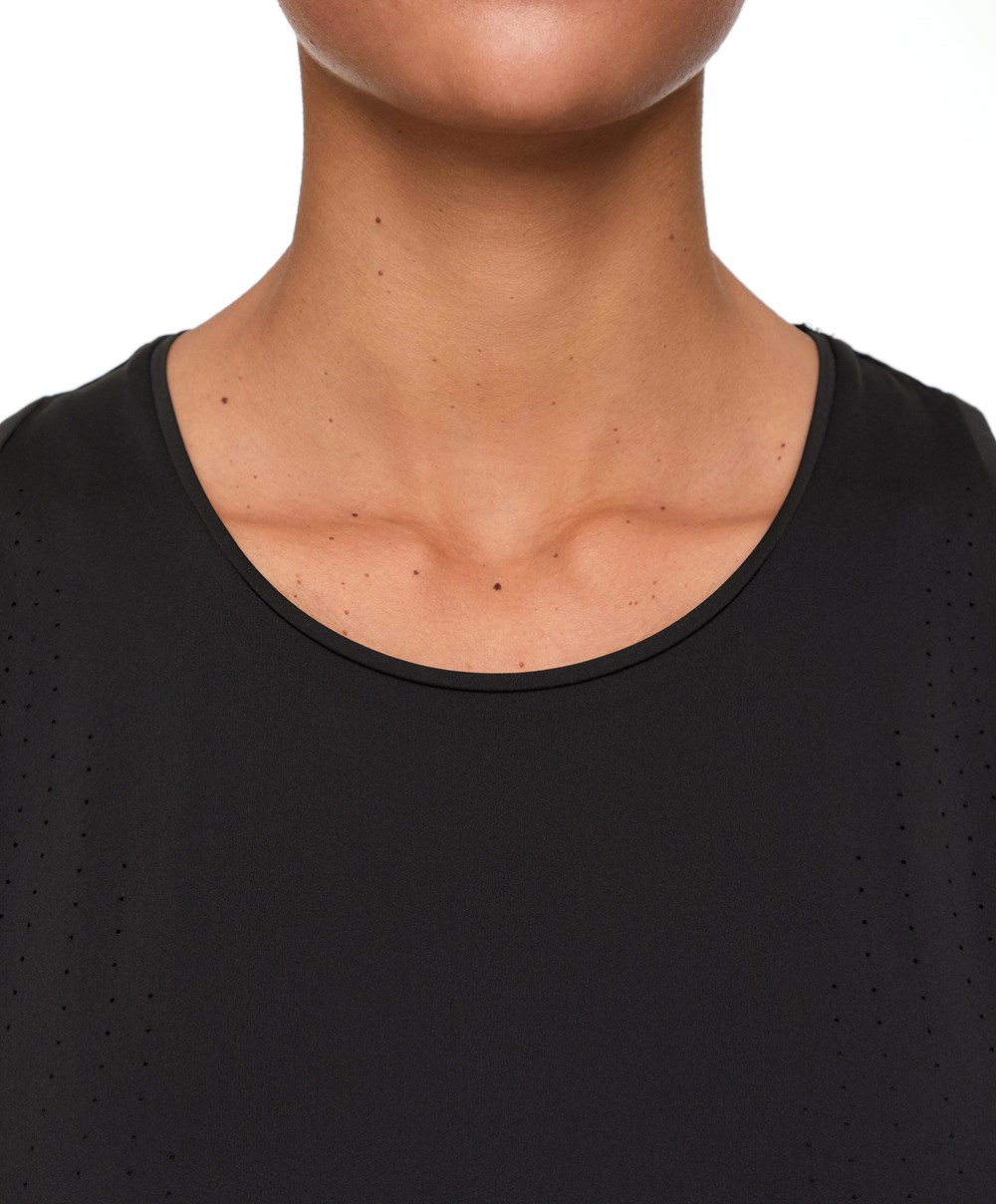 Oysho Microperforated Technical Ujjatlan T-shirt Fekete | ZNBDSK-768