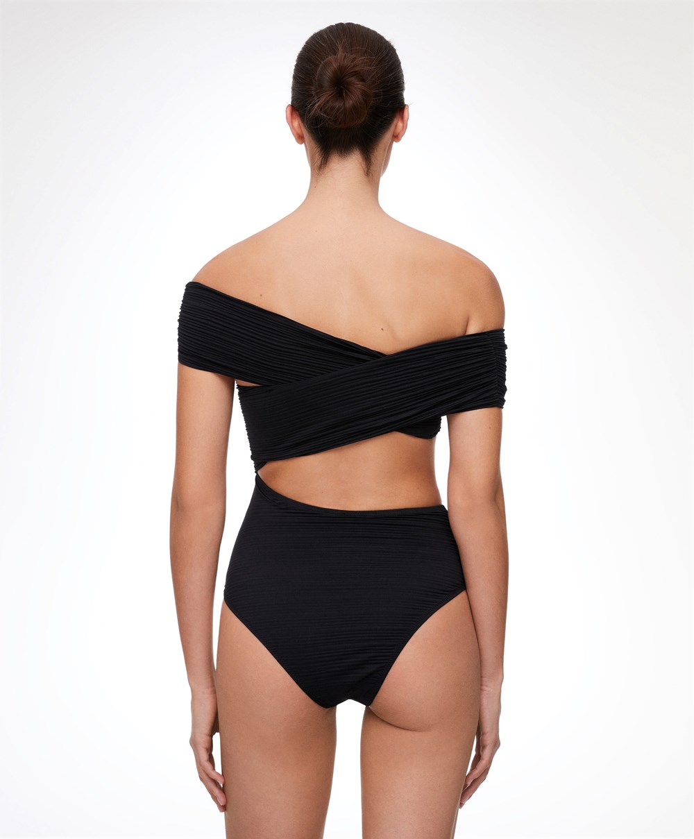 Oysho Off-shoulder Crossover Trikini Fekete | AOTNRI-127