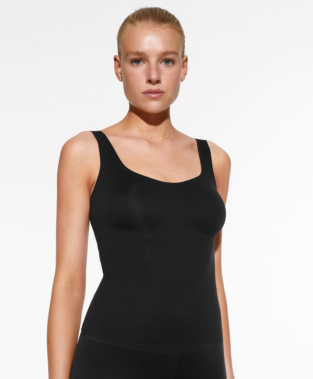 Oysho Perfect-adapt Vest Top With Cups Fekete | KZPRMD-713