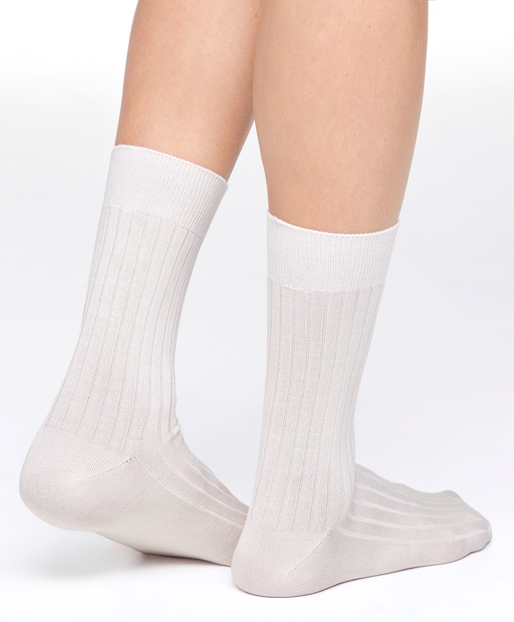 Oysho Silk Classic Socks Pale Ecru | GHISXR-398