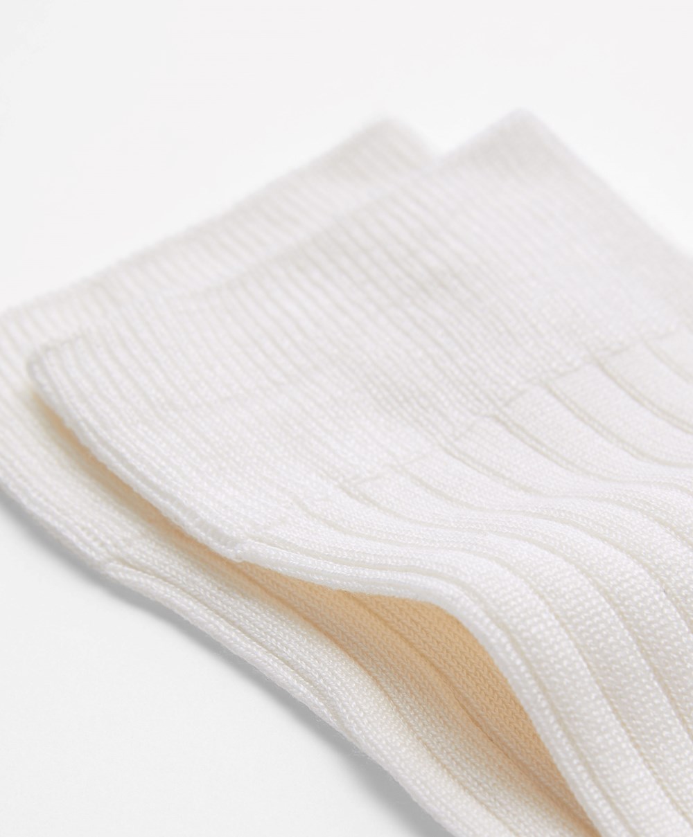 Oysho Silk Classic Socks Pale Ecru | GHISXR-398