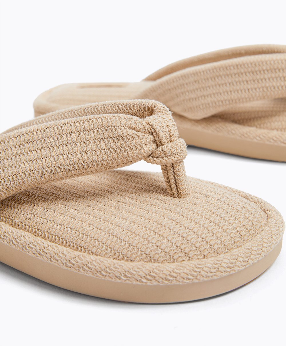 Oysho Texture Tanga Sandals Bézs | OXTYCE-385