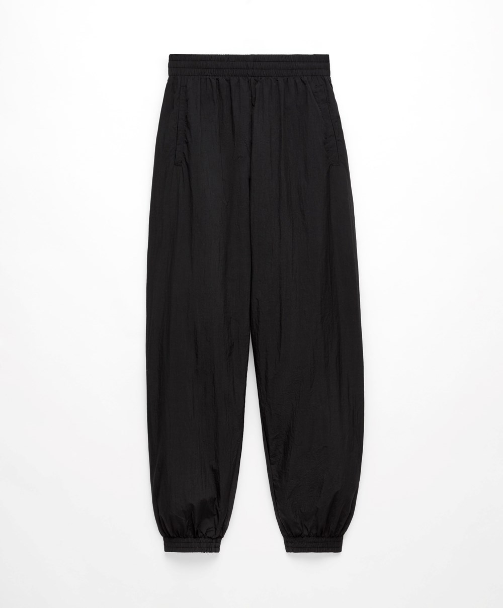 Oysho Vizi-repellent Joggers Fekete | EZJICR-594