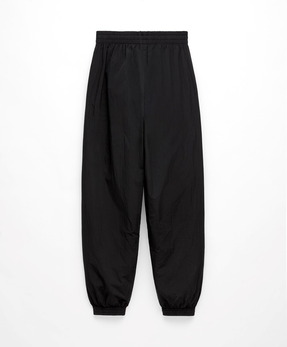 Oysho Vizi-repellent Joggers Fekete | EZJICR-594