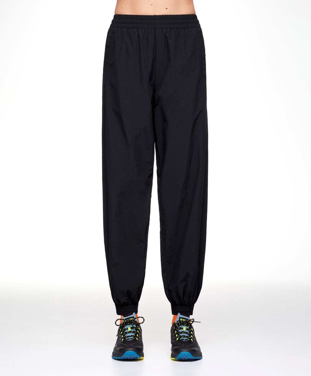 Oysho Vizi-repellent Joggers Fekete | EZJICR-594